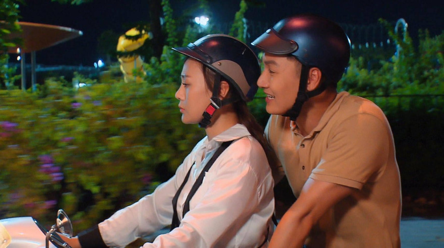 Long chủ động ôm Nam, ôn lại chuyện xưa