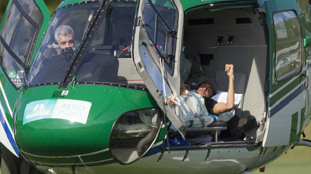 Neymar buồn bã tạm biệt World Cup 2014