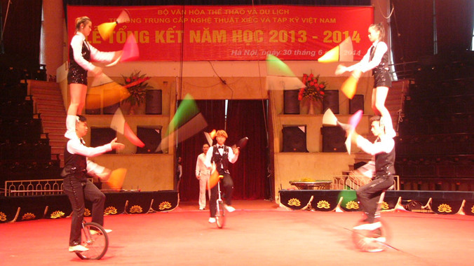 Học sinh nhà trường biểu diễn bế giảng năm học 2013-2014