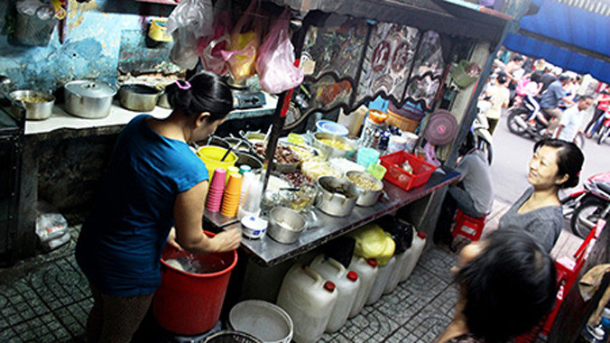 Quán "chè ma" độc đáo với nhiều món chè đã được truyền qua 4 đời