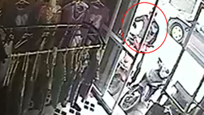 Pha trộm xe Air Blade khó lường tại shop quần áo