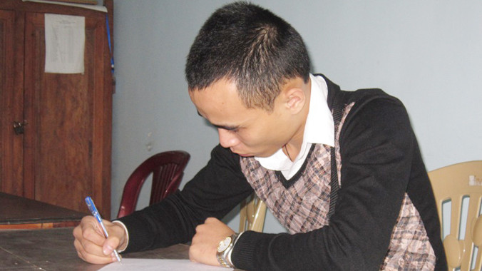 Hoàng Văn Hòa tại công an xã Phúc Đồng, Hương Khê.