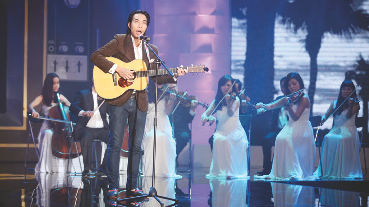 Hải Bột chưa thực sự thuyết phục khán giả trong vai trò ca sĩ hát bài của người khác. Ảnh: Hoàng Hiển