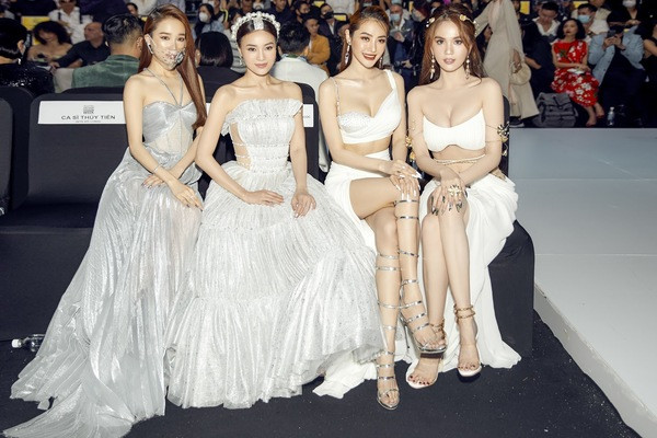 Linh Chi- Lan Ngọc- Ngọc Trinh bị "ném đá" vì bị cho rằng có thái độ không đúng mực với Thủy Tiên. 