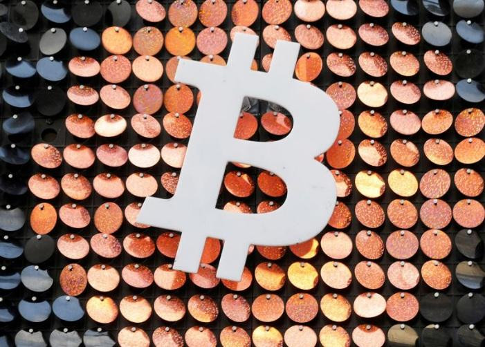 Giá Bitcoin đã giảm 1/4 từ khi tỷ phú Elon Musk tuyên bố dừng chấp nhận đồng tiền này làm phương tiện thanh toán. (Ảnh: Reuters)