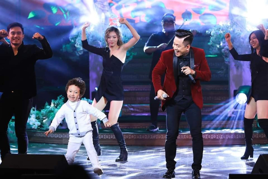 Showbiz 25/10: Tuấn Hưng viết tâm thư xúc động cho con trai Su Hào