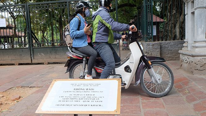 Văn Miếu chính thức được trông xe trở lại