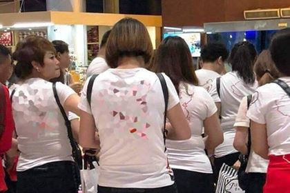 Tịch thu và tiêu huỷ áo in hình lưỡi bò của nhóm du khách TQ