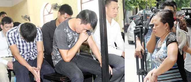 Trần Mạnh Dũng và đồng phạm không dám ngẩng đầu trong phiên tòa trong khi bà Kim Oanh, mẹ Dũng, xót xa với cái giá quá đắt con trai phải trả. Ảnh: VSI