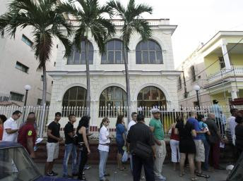 Cuba hạn chế việc tư nhân nhập khẩu hàng tiêu dùng. Ảnh: REUTERS