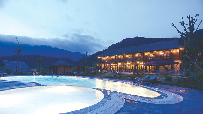 Bể bơi trên đỉnh đồi đạt tiêu chuẩn cao cấp