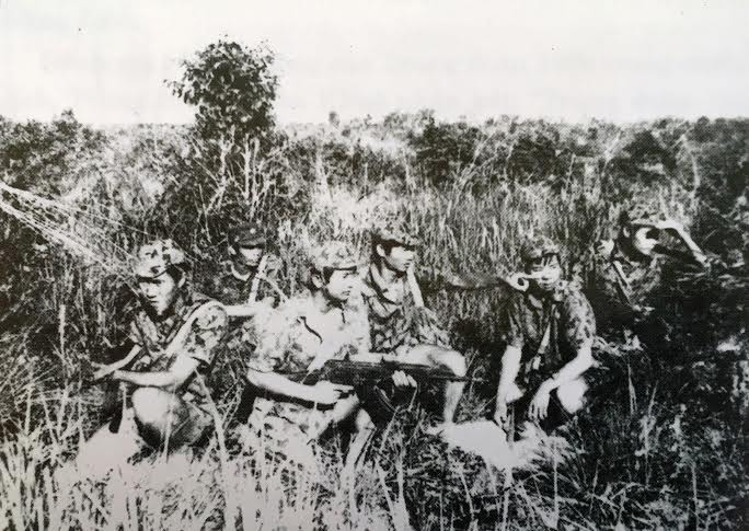 Một phân đội của Trung đoàn ĐC 113 đang trinh sát thực địa tại Hà Giang, năm 1981 (ảnh tư liệu)