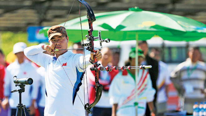 Cung thủ Nguyễn Tiến Cương giành HCV SEA Games 27. ảnh: VSI 