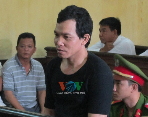 Bị cáo Bé Hai (áo đen) tại phiên tòa phúc thẩm.