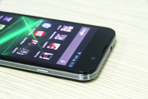 Revo LEAD8 ‘phá giá’ smartphone 8 nhân 