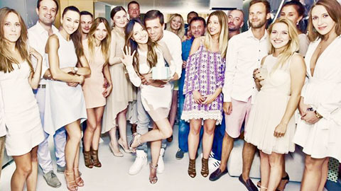 Xem chừng Szczesny đã chuẩn bị cho người đẹp Luczenko “đeo gông”.