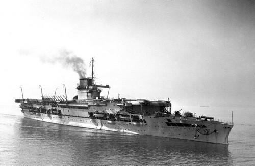 Tàu sân bay HMS Glorious. Ảnh: WW2Today.