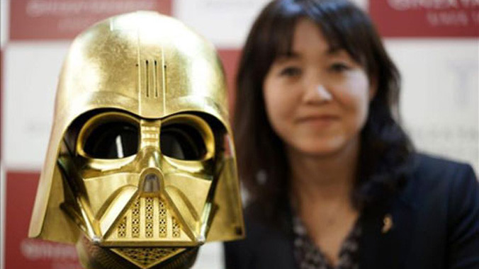 Kinh ngạc với mặt nạ bằng vàng khối