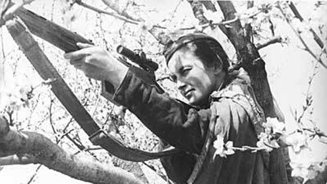 Nữ xạ thủ Pavlichenko. Ảnh: badassoftheweek.com.