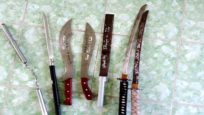 Hung khí công an thu giữ từ nhóm giang hồ chém mướn.