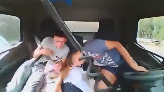 Cận cảnh tai nạn khi không đeo dây đai an toàn