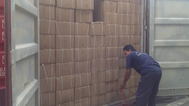 Sản phẩm nhiễm độc được Cục Chống buôn lậu phát hiện. Ảnh: Hứa Hồng 