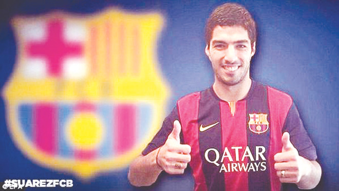 Suarez là tâm điểm chú ý trong “cuộc chiến giữa các vì sao”. Ảnh: EPA 
