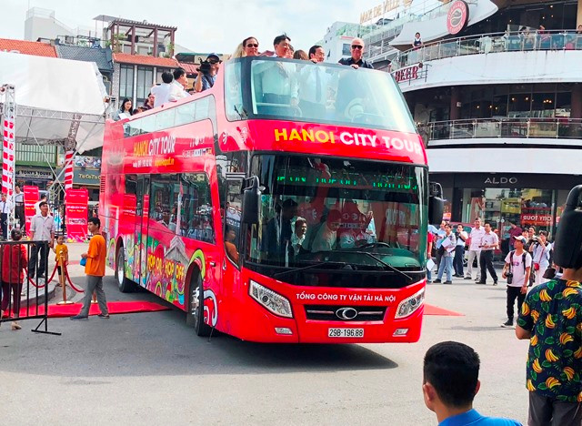 Xe buýt du lịch 2 tầng thoáng nóc xuống đường khai trương tuyến sáng 30/5.