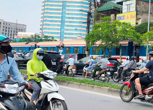 Vụ tai nạn đường sắt, gây tắc đường tại nút giao thông Kim Liên sáng 8/5