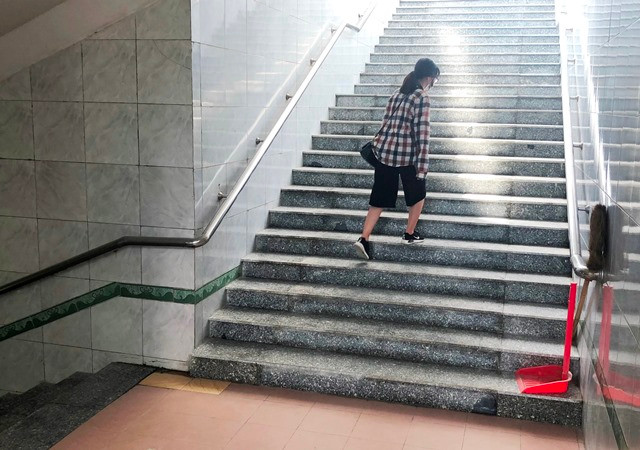 Hầm đi bộ tại đường Vành đai 3 đã hoàn thành việc lát đá 