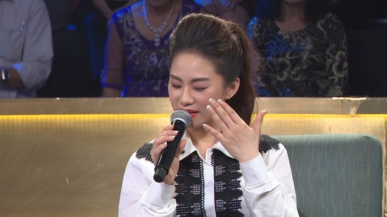 Showbiz 18/11: Lương Bích Hữu bức xúc vì tin đồn bị mù