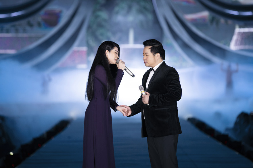 Màn song ca của Quang Lê và Nguyễn Hồng Nhung tại HHVN 2020 gây xúc động
