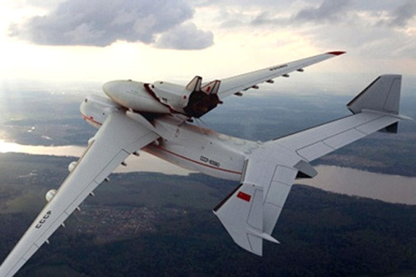Máy bay Ukrainian Antonov An-225 Mriya
