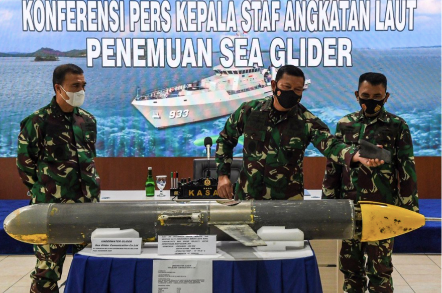 UUV của Trung Quốc được bàn giao cho hải quân Indonesia. (Ảnh: Reuters)