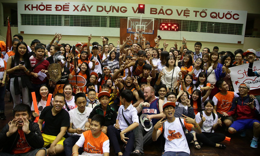 Người hâm mộ sung sướng vì DN Dragons chính thức bước vào chung kết.