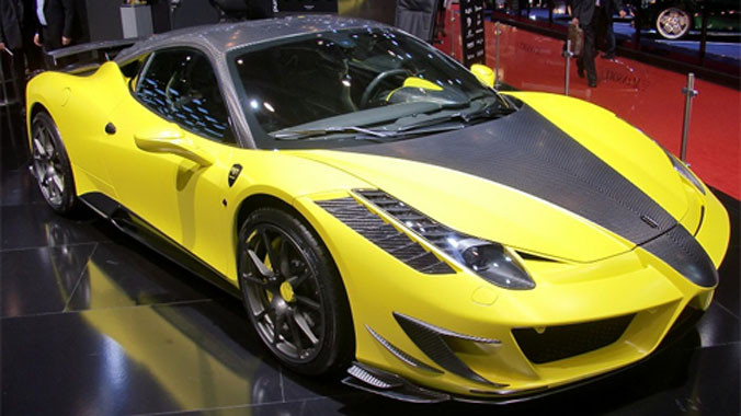 Độ lại từ 458 Italia, nhưng 458 Italia Siracusa lại có phần mũi xe giống Enzo. Rất nhiều chi tiết bằng sợi carbon.