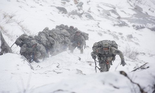 Nguyên tắc KOLD của biệt kích Mỹ bao gồm giữ sạch, tránh quá nhiệt, mặc quần áo rộng nhiều lớp và giữ quần áo khô. Ảnh: US Air National Guard.