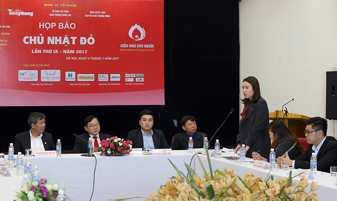 Bà Trần Như Trang - Giám đốc Quỹ Vì tầm vóc Việt phát biểu tại Họp báo công bố chương trình sáng 4/1/2017.