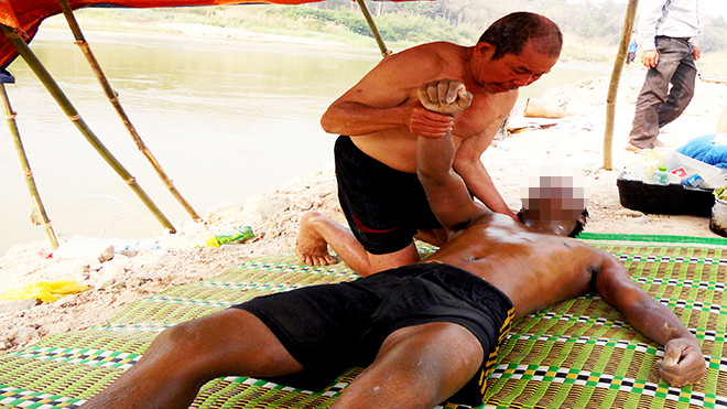 Ông Hoan từng lặn vớt nhiều người đuối nước.