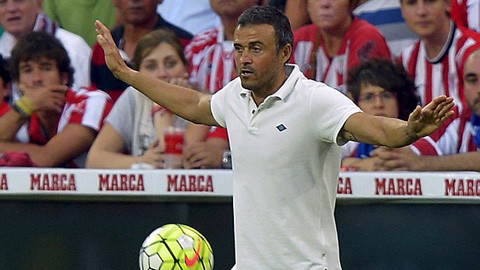 HLV Enrique khó chịu với tin đồn Neymar được M.U quan tâm.