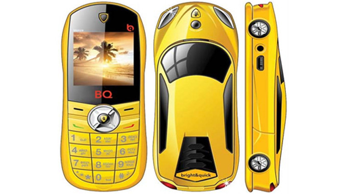 Điện thoại mang hình dáng siêu xe Lamborghini