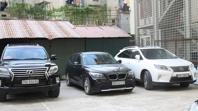 Dàn siêu xe của băng nhóm Minh “sâm” bị tạm giữ