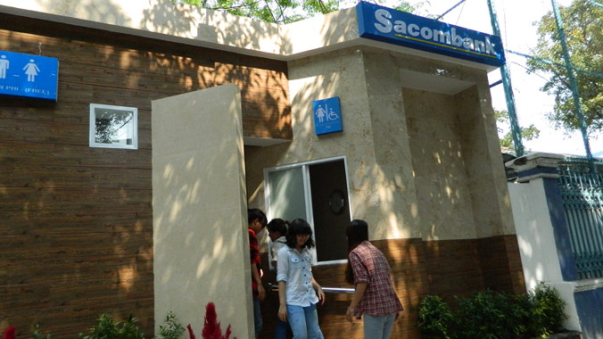 Nhà vệ sinh công cộng 5 sao. Sau hơn nửa năm đi vào khai thác đã bộc lộ nhiều bất cập 