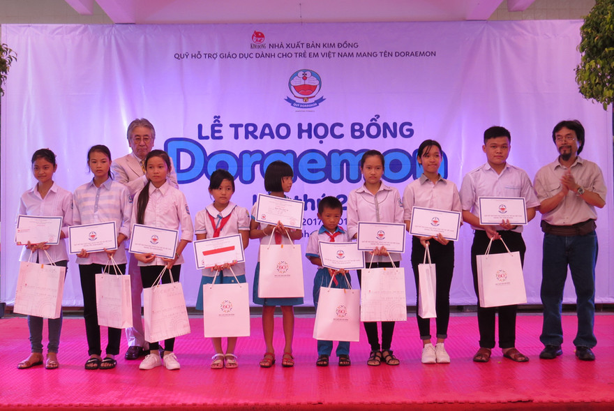 Trao 540 học bổng Doraemon cho học sinh xuất sắc