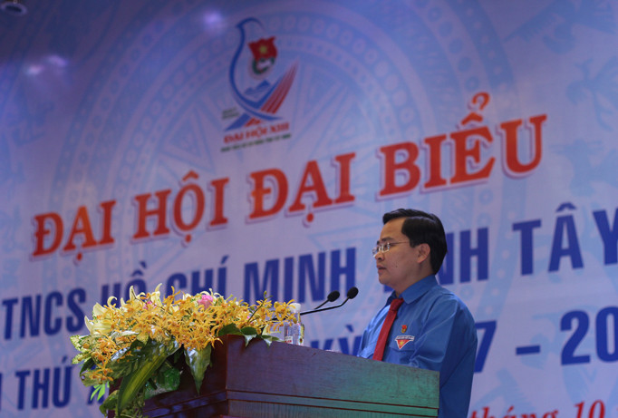 Bí thư trung ương Đoàn, anh Nguyễn Anh Tuấn phát biểu tại đại hội. Ảnh: Tân Châu.