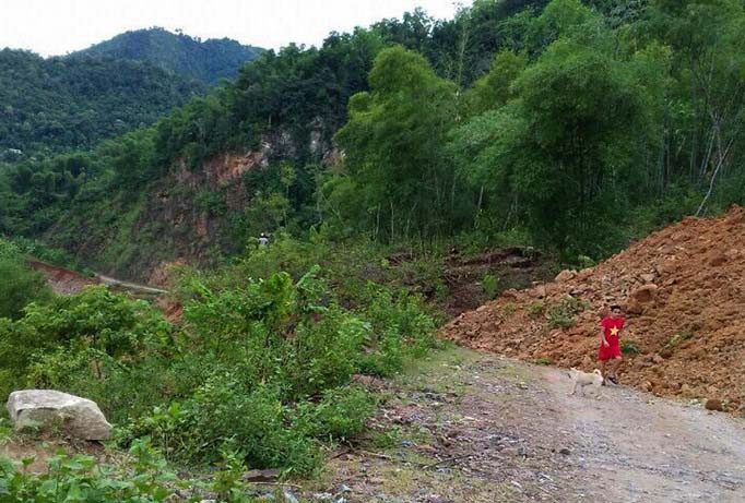 Hiện trường điểm sạt lở.