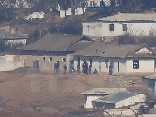 Cuộc sống của người dân Triều Tiên tại một làng gần biên giới với Hàn Quốc. (Nguồn: YONHAP/TTXVN)