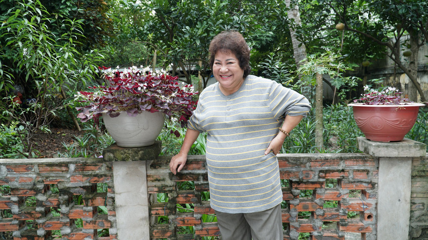 NSƯT Minh Vượng trong tạo hình nhân vật bà Vui "Trở về giữa yêu thương"