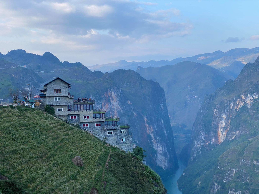 Chủ đầu tư Panorama Mã Pì Lèng đón khách và thu tiền