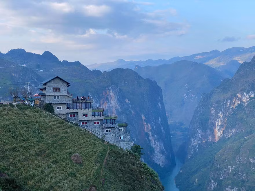 Chủ đầu tư Panorama Mã Pì Lèng đón khách và thu tiền